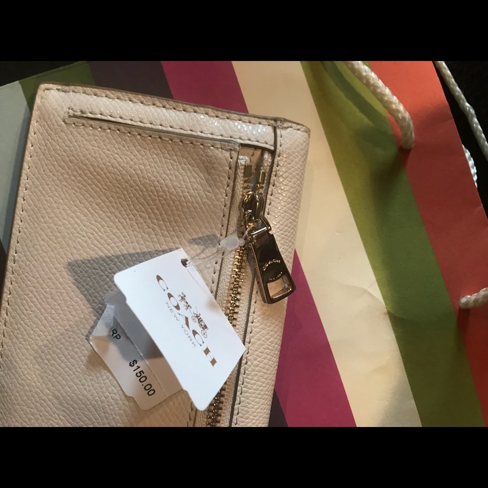 SOLD NWT Coach White Leather Checkbook  Wallet - Picture 4 of 5